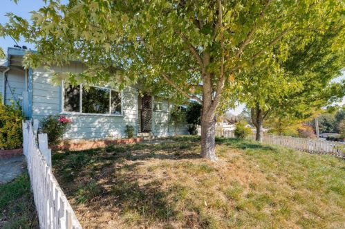 74 Hillside Dr, Willits, CA 95490-3013