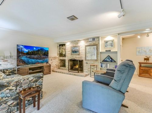 2209 Bowman Ave, Austin TX  78703-2309 exterior