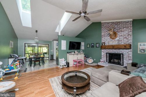 27 Bunker Blvd, Bybee, VA 22963-2507