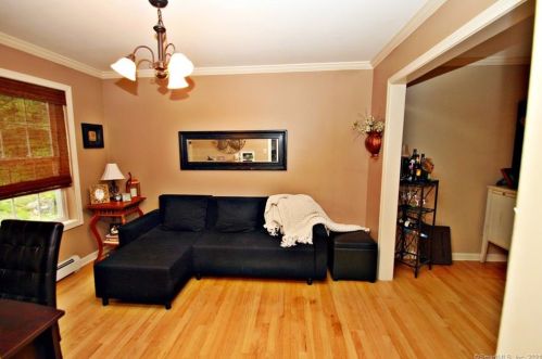 8 Meghan Ct, Huntington, CT 06484-6505