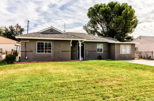 860 Walnut Cv, Colton, CA 92324-1938