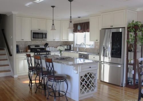 49 Chalk Hill Rd, Upper Stepney, CT 06468-1246