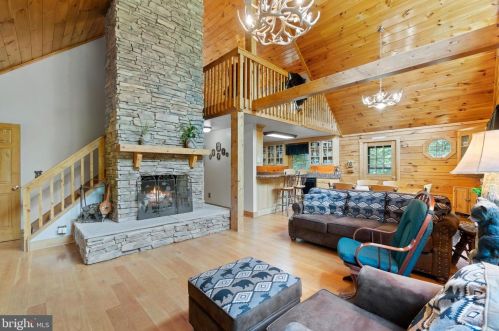 243 Lakewood Landing Dr, Bumpass, VA 23024-4606