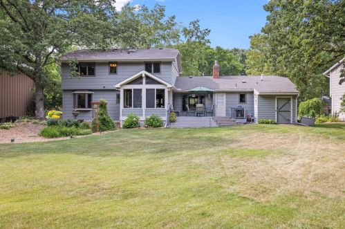 8633 Wood Cliff Rd, Minneapolis, MN 55438-1568