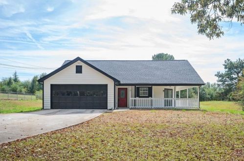 145 Branchwood Dr, Porterdale, GA 30016-4571