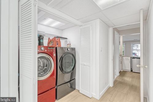 9919 Coffer Woods Rd, Springfield VA  22015-2903 exterior