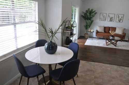 2610 Carlow Dr, Austin TX  78745-4300 exterior