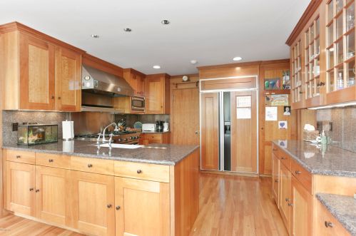 672 Lake Ave, Greenwich CT  06830-3854 exterior