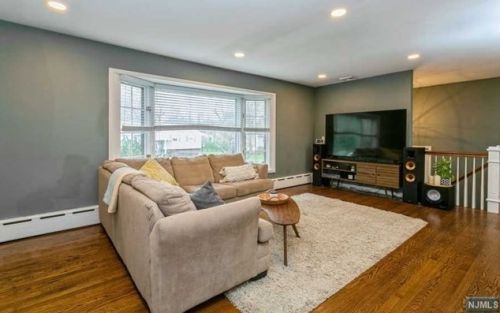 70 Oak St, Closter, NJ 07624-1716