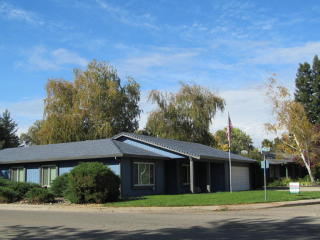 3900 Riverview Dr, Redding, CA 96001-3926