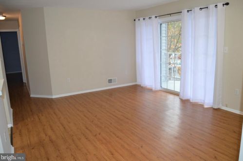 12 Lehavre Ct, Trenton NJ  08619-4720 exterior