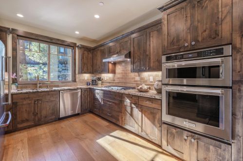 10955 Ski Slope Way, Truckee CA  96161-6613 exterior