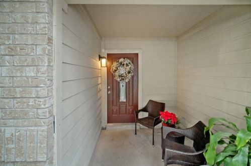 120 Geronimo Cv, Uhland, TX 78640-4622