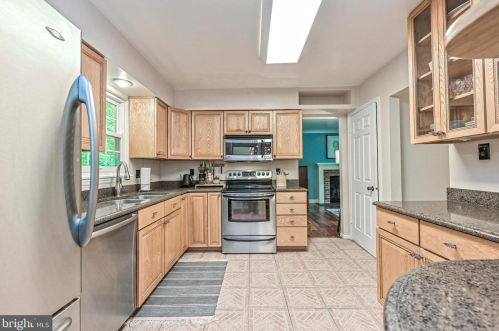 9008 Octavia Ct, Springfield VA  22153-1636 exterior