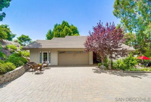 1580 Woody Hills Dr, El Cajon, CA 92019-3609