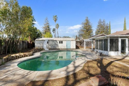 8716 Lodestone Cir, Elk Grove CA  95624-2520 exterior
