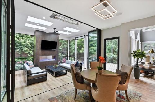 800 Lake Summit Dr, Atlanta GA  30342-1975 exterior