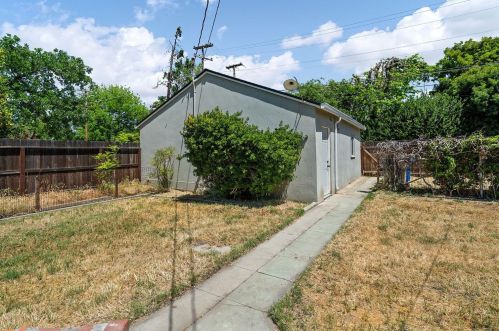 340 Santa Rosa Ave, Modesto CA  95354-1451 exterior