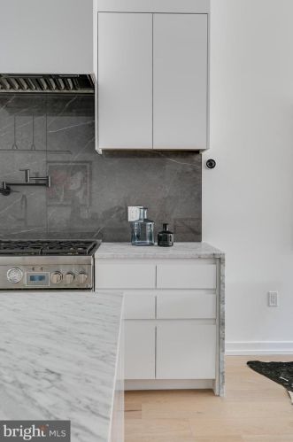 526 24th St, Philadelphia PA  19146-1054 exterior