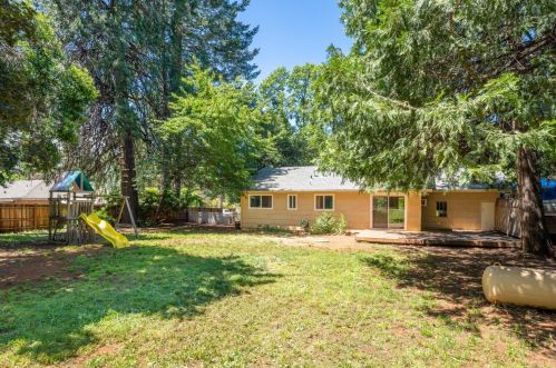 5975 Madrone Dr, Michigan Bluff, CA 95631-9708
