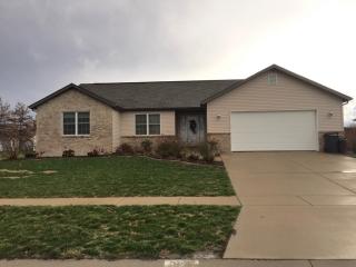 302 Eagle Ridge Dr, Chatham, IL 62629-2036