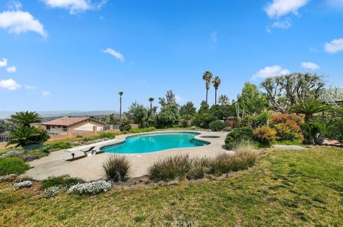 16350 Rancho Escondido Dr, Riverside CA  92506-5816 exterior