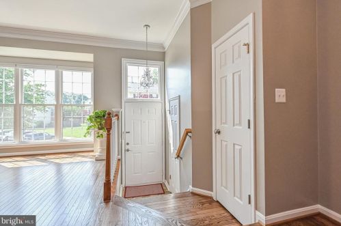 8107 Cerromar Way, Gainesville, VA 20155-2870