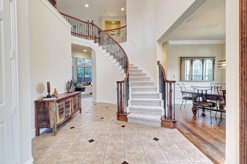 2540 Grn Oak Dr, Carrollton TX 75010-4221 exterior