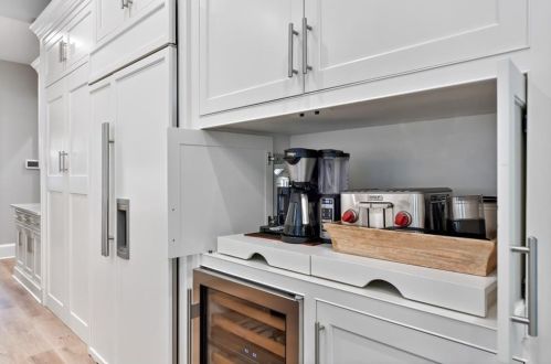 800 Lake Summit Dr, Atlanta GA  30342-1975 exterior