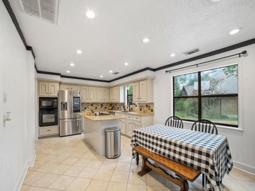 1843 Raintree Cir, Taylor Lake Village, TX 77586-5930
