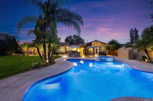 18672 Dodge Ave, Santa Ana, CA 92705-2111