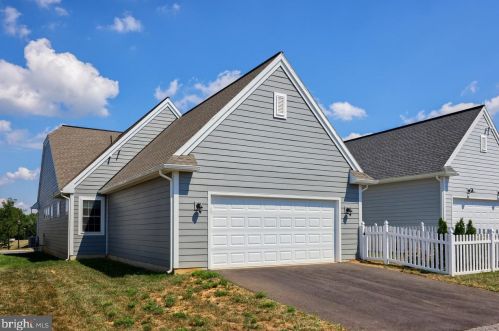 412 Constitution Dr, Ephrata PA  17522 exterior