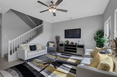 992 Shelbie Ave, Brawley, CA 92227-7774