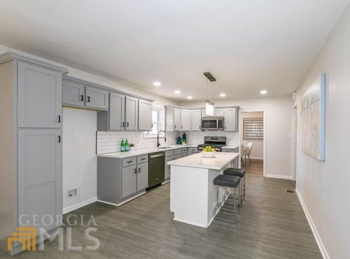 3007 Dogwood Dr, Atlanta GA  30344-3905 exterior