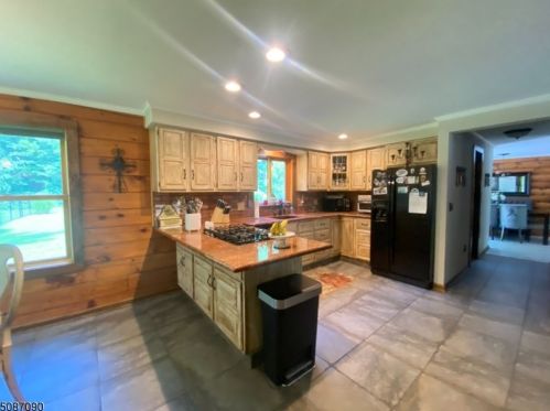 238 Kinnelon Rd, Kinnelon, NJ 07405-2707