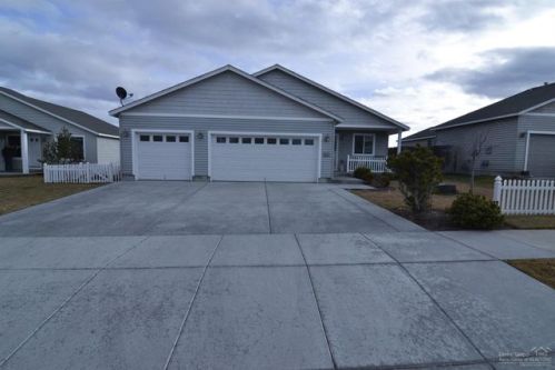 704 Robin Pl, Prineville, OR 97754-9232