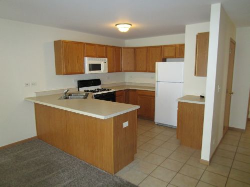 530 Timber Dr, Alden, IL 60033-7820