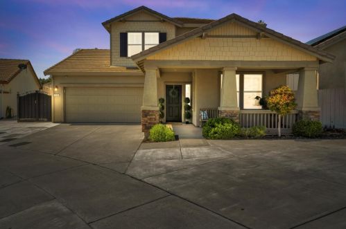 1305 Oak Leaf Cir, Valley Home, CA 95361-2769