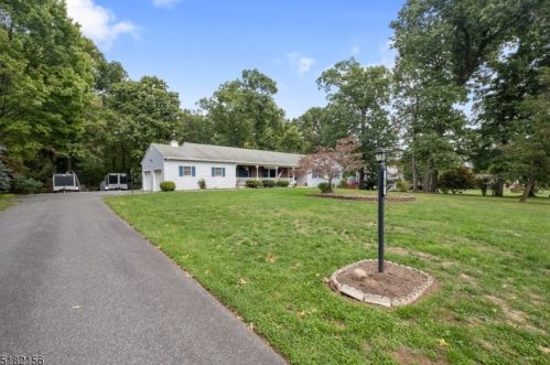 14 Forest Ln, Branchburg, NJ 08853-4178
