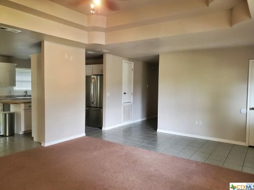 136 Royal Crest Cir, Seguin TX  78155-1076 exterior