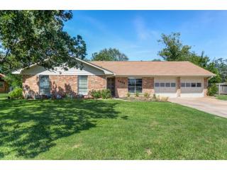 2003 Nueces Dr, College Station TX  77840-4844 exterior