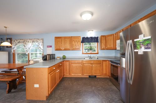 77 2nd Nh Tpke, Hillsboro, NH 03244-5212