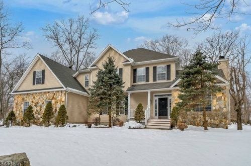 5 Frederick Pl, Sparta, NJ 07871-3906