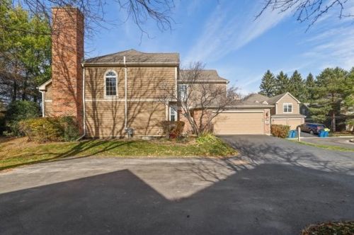 9 Provincetown Ct, Half Day, IL 60069-2125