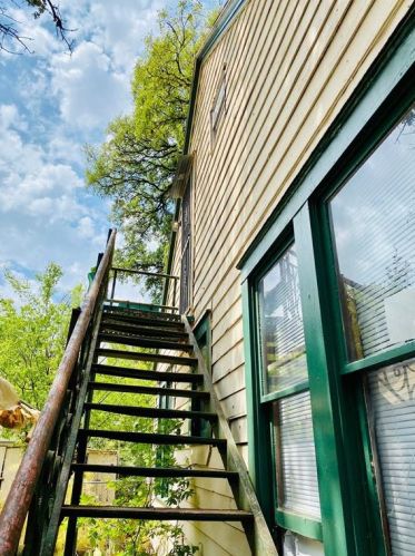 1203 31st St, Austin, TX 78722-2208