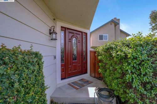2986 Liberty Dr, Pleasanton, CA 94566-8716