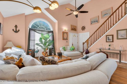 26 Elm St, Berkeley Township, NJ 08721-1891