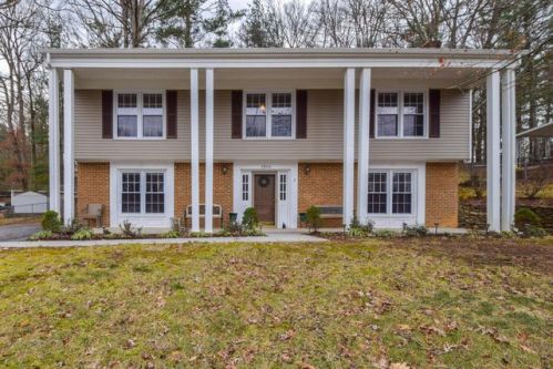 3860 Hummingbird Ln, Roanoke, VA 24018-5155