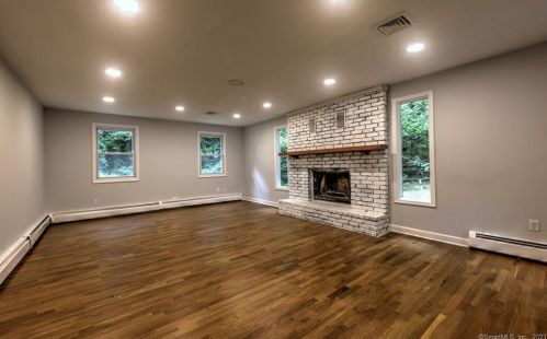 34 Brookwood Ln, Huntington CT  06484-2051 exterior