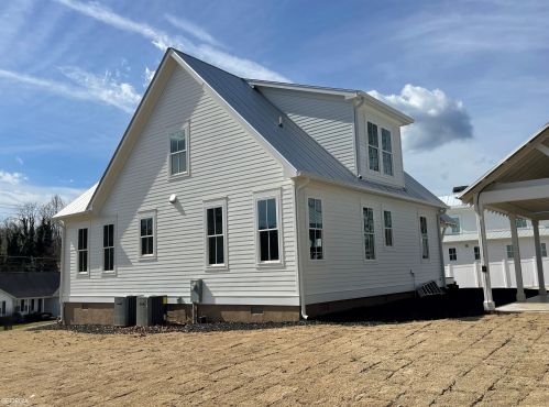 225 Underwood St, Cleveland, GA 30528-1260